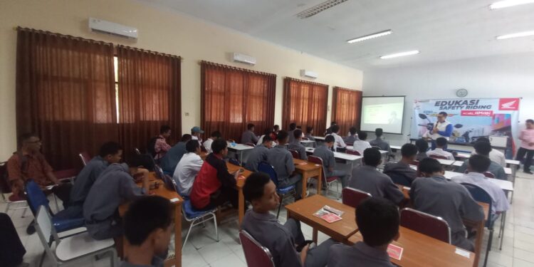 Honda Banten Edukasi Pelajar SMKN 1 Ciruas #Cari_aman di Jalan