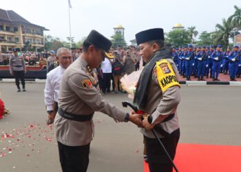 Jabat Kapolda Banten, Irjen Pol Abdul Karim Disambut Meriah oleh Seluruh Personel Polda Banten