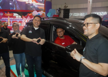 Pelanggan Setia Telkomsel asal Depok Bawa Pulang Mobil Pertamanya dari  Gelaran Telkomsel Poin Festival 2023