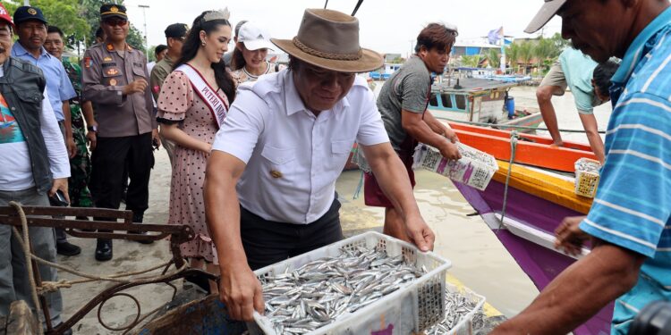 Berdialog Dengan Nelayan, Pj Gubernur Banten Al Muktabar Gaungkan Laut Sehat Indonesia Sejahtera