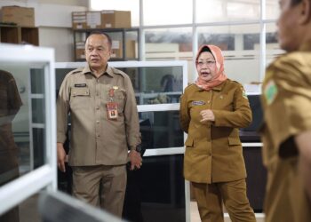 Hari Pertama Pasca Cuti Lebaran 2024, Pj Sekda Provinsi Banten Virgojanti Kunjungi Sejumlah OPD