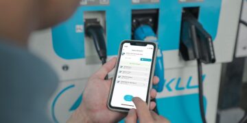 Pemudik Mobil Listrik Diimbau Gunakan Trip Planner PLN Mobile saat Arus Balik Lebaran 2024