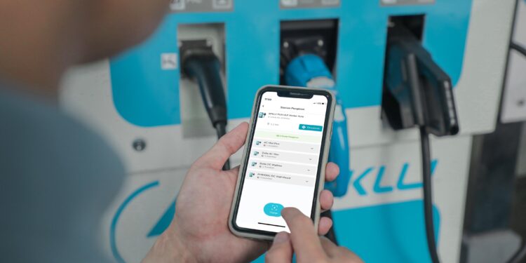 Pemudik Mobil Listrik Diimbau Gunakan Trip Planner PLN Mobile saat Arus Balik Lebaran 2024