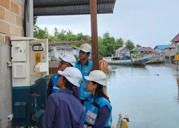 Kiprah Srikandi PLN di Lapangan, Hadirkan Listrik Hingga Ujung Nusantara