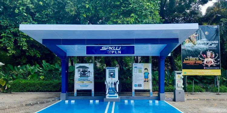 Kurangi Emisi Karbon, PLN Sabet Penghargaan Best Impact in Environment of The Year