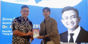 Bedah Buku Karyanya ‘Yang Muda Yang Bekerja’, Andika Hazrumy Resmi Tutup Harbukfest 2024 di Untirta