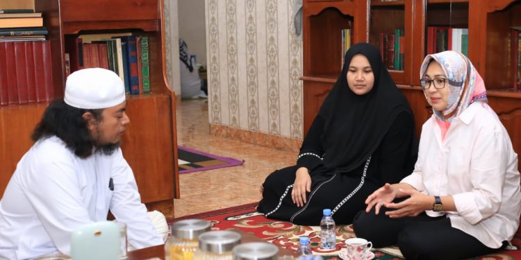 Airin Dapat Konsep Pengembangan Pesantren dari Abuya Asep Nafis Bustomi