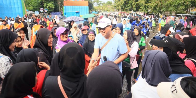 Ribuan Emak-emak Ikuti Lomba Senam Massal ASIK, Achmad Herwandi: Kampanyekan Budaya Sehat