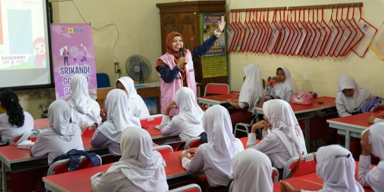 2.405 Siswa dan 182 Guru Terima Manfaat Program Srikandi PLN