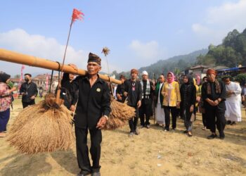 Airin Hadiri Kemeriahan Seren Taun Kasepuhan Cisitu