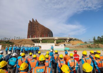 Pastikan Kelancaran Upacara HUT RI KE-79< PLN Gelar Apel di KIPP IKN