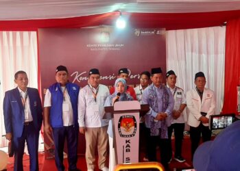 Diusung Delapan Partai Kaolisi, Ratu Zakiyah-Najib Hamas Daftar Ke KPU Kabupaten Serang