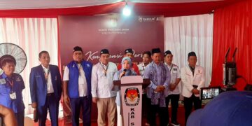 Diusung Delapan Partai Kaolisi, Ratu Zakiyah-Najib Hamas Daftar Ke KPU Kabupaten Serang
