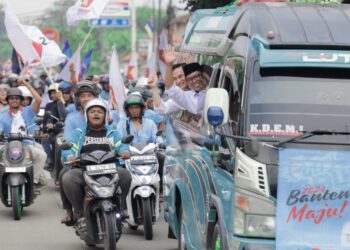 Naik Mobil Elf Angkutan Umum Tujuan Banten Selatan, Andra Soni-Dimyati Daftar ke KPU Banten