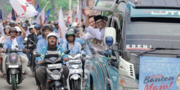 Naik Mobil Elf Angkutan Umum Tujuan Banten Selatan, Andra Soni-Dimyati Daftar ke KPU Banten