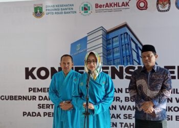Airin Rachmi Diany-Ade Sumardi Jalani Tes Kesehatan Di RSUD Banten Ditemani Keluarga