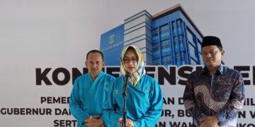 Airin Rachmi Diany-Ade Sumardi Jalani Tes Kesehatan Di RSUD Banten Ditemani Keluarga