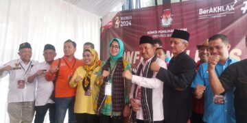 Paslon Perdana! Airin Rachmi Diani-Ade Sumardi Daftar Ke KPU Provinsi Banten