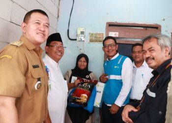 ESDM Bareng PLN Berikan Bantuan Pasang Baru Listrik