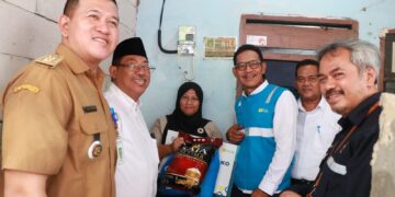 ESDM Bareng PLN Berikan Bantuan Pasang Baru Listrik