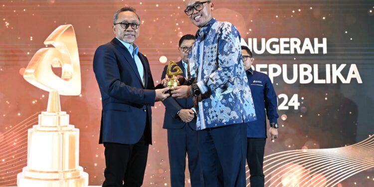 PT PLN Sabet Dua Penghargaan Anugerah ESG Republika 2024