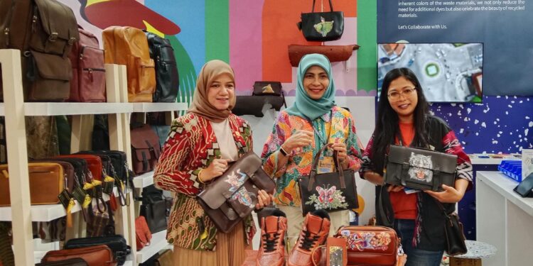 Dua UMKM Binaan PLN Ikut Pameran INACRAFT 2024