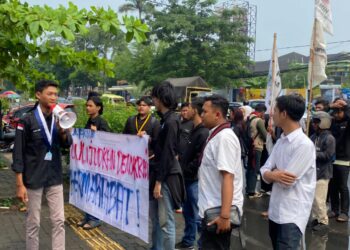 Demo Bawaslu, Mahasiswa Minta Pelanggar Pilkada Ditindak Tegas
