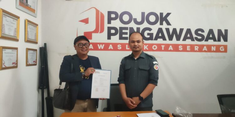 Diduga Lakukan Money Politik, Kuasa Hukum Paslon 01 Laporkan Paslon 03 Ke Bawaslu Kota Serang