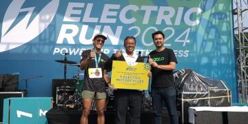 PLN Serahkan Lima Sepeda Motor untuk Ojol