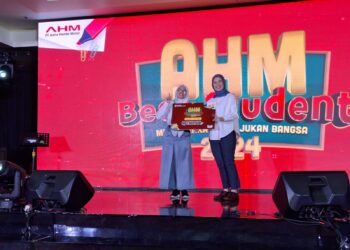 Putri Maulidiati Khaerani Terpilih Sebagai Peserta Favorit dalam AHM Best Student 2024