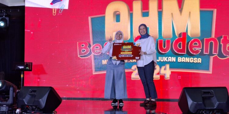 Putri Maulidiati Khaerani Terpilih Sebagai Peserta Favorit dalam AHM Best Student 2024