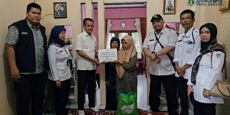 Dinsos Banten Santuni Keluarga Korban Tersambar Petir di Pandeglang