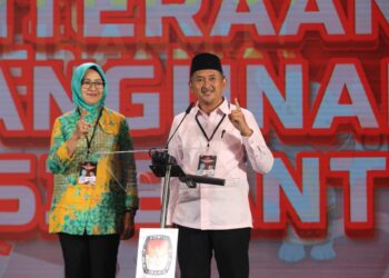 Komitmen Keterbukaan Informasi, Ade Sumardi Buktikan Bentuk KTP di Lebak