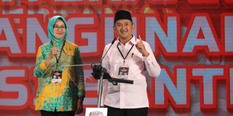 Komitmen Keterbukaan Informasi, Ade Sumardi Buktikan Bentuk KTP di Lebak