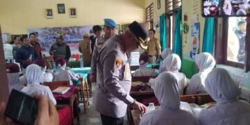 Bareng Pokja Wartawan Hukrim, Polres Serang Bagikan Ratusan Makan Siang Bergizi 