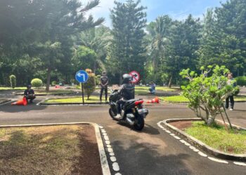 Motor Tetap Prima Meski Diterjang Hujan, Ini Caranya!