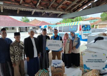 YBM PT PLN Bawa Semangat Berbagi Lewat Program Solidarity Food Truck di Labuan