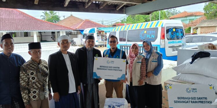 YBM PT PLN Bawa Semangat Berbagi Lewat Program Solidarity Food Truck di Labuan
