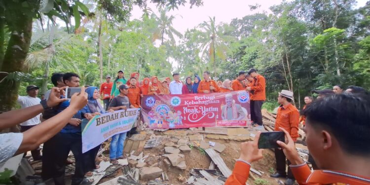 Berbagi Kebahagiaan KSP Sabar Subur Aldy Berkah Pandeglang Gelar Santunan Anak Yatim dan Bantuan Sembako untuk Warga