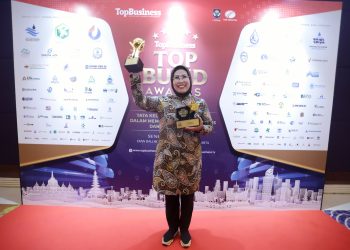 Ratu Tatu Raih Penghargaaan Top Pembina BUMD Tujuh Kali Berturut-turut