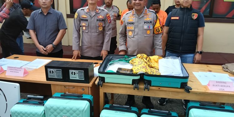 Travel Umroh Restu Tiga Ibu Tipu Puluhan Warga