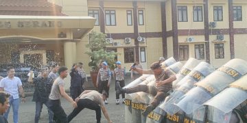 Simulasi Unjuk Rasa May Day, Ada Peserta Terpental Ke Kerumunan Polisi