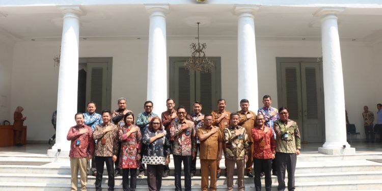 Jalin Silaturahmi dan Kolaborasi GM PLN UID Banten Kunjungi Gubernur Provinsi Banten
