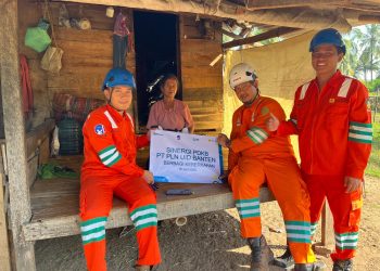 Di Tengah Deru Mesin, PLN Bawa Sembako dan Senyum ke Bayah
