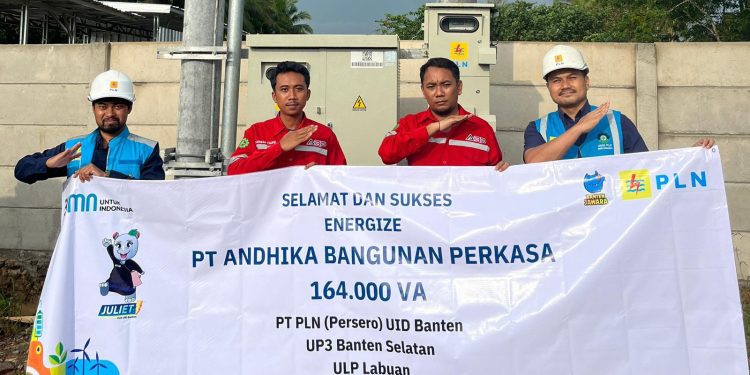 PLN UID Banten Dukung Pertumbuhan Industri di Pandeglang, Nyalakan Sambungan Baru 164 kVA