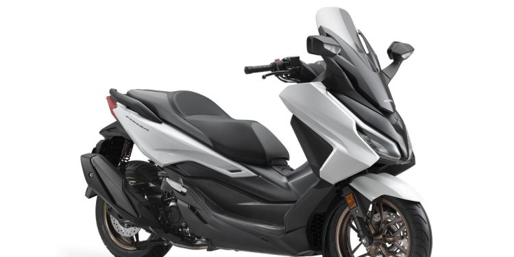 Honda Forza Tampil Semakin Berkelas dengan Panel Meter TFT Baru dan Warna Eksklusif