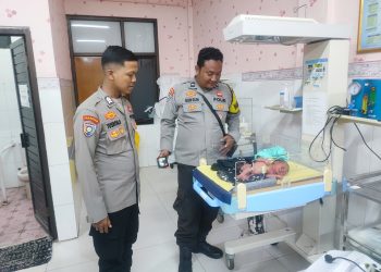 Kejam, Bayi Perempuan Ditemukan Ditelantarkan di Teras Rumah Warga Serang