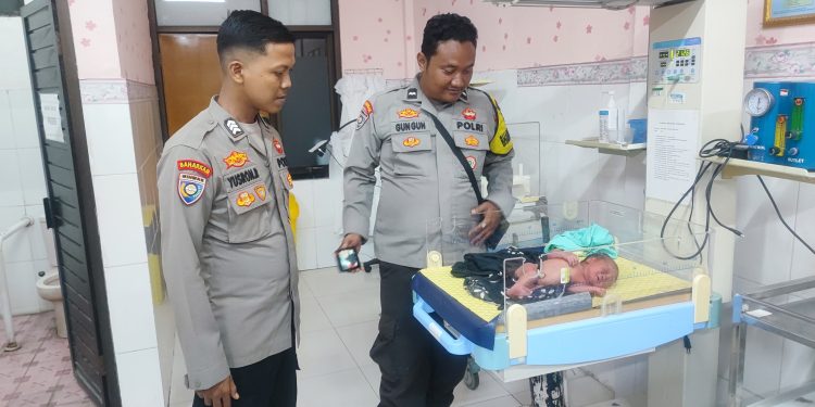 Kejam, Bayi Perempuan Ditemukan Ditelantarkan di Teras Rumah Warga Serang