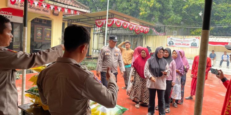 Polsek Jawilan Gelar Pangan Murah, Harga Beras Rp56 Ribu dan Minyak Rp15 Ribu