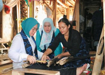 PLN dan TP PKK Banten Gelar Bakti Sosial di Baduy, Antara Kepedulian dan Pelestarian Budaya